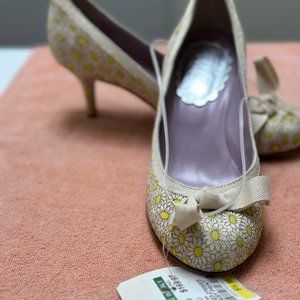 sold ~ NWT Vero Cuoio Women's Daisy Print Shoes Made in Italy